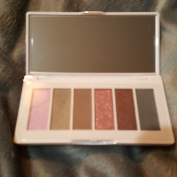 Coloured Raine - Picture 3 of 4